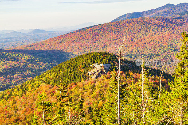 美国新罕布什尔州秋季的白山