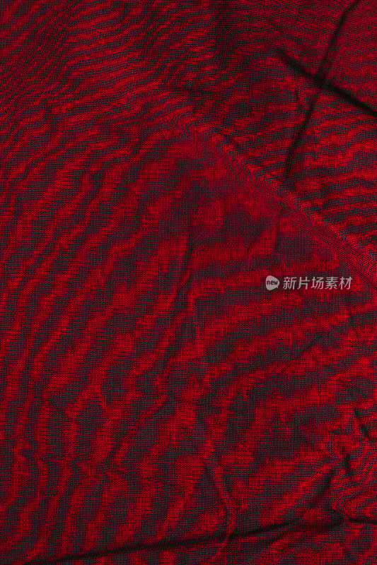 褶皱的红色窗帘纹理布材料以褶皱为背景
