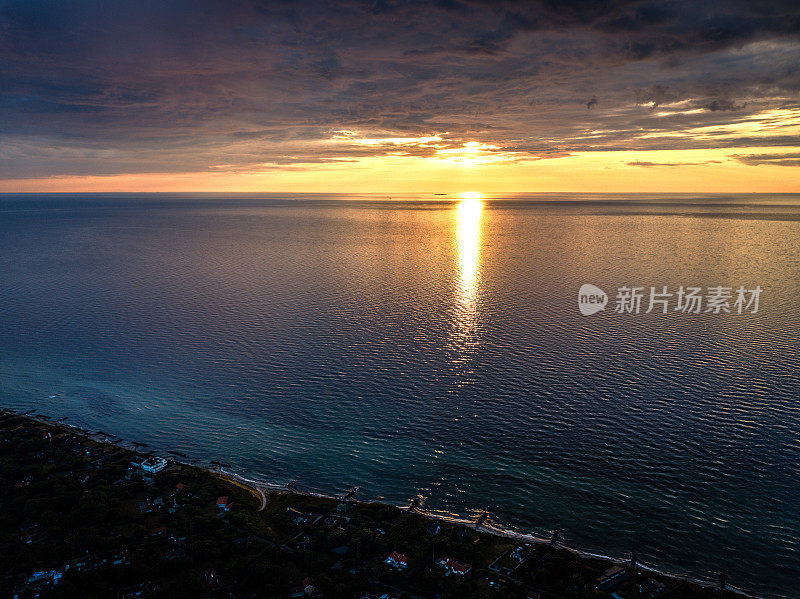 海滩日落由HDR无人机