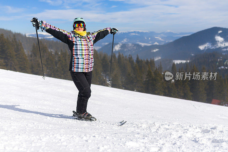 快乐女人滑雪