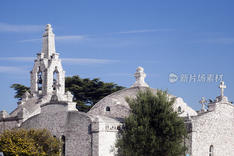 圣塞巴斯蒂安修道院，教堂覆盖着扇贝壳，拉托亚，西班牙加利西亚