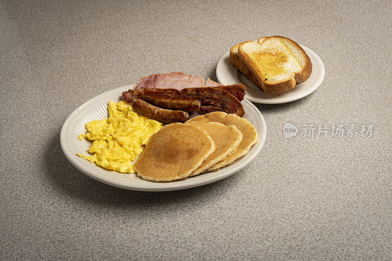 美式餐车食物丰盛的早餐