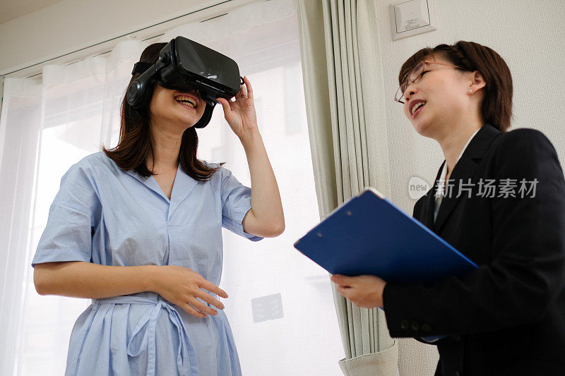 客户佩戴VR眼镜