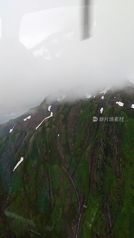 迷雾笼罩群山