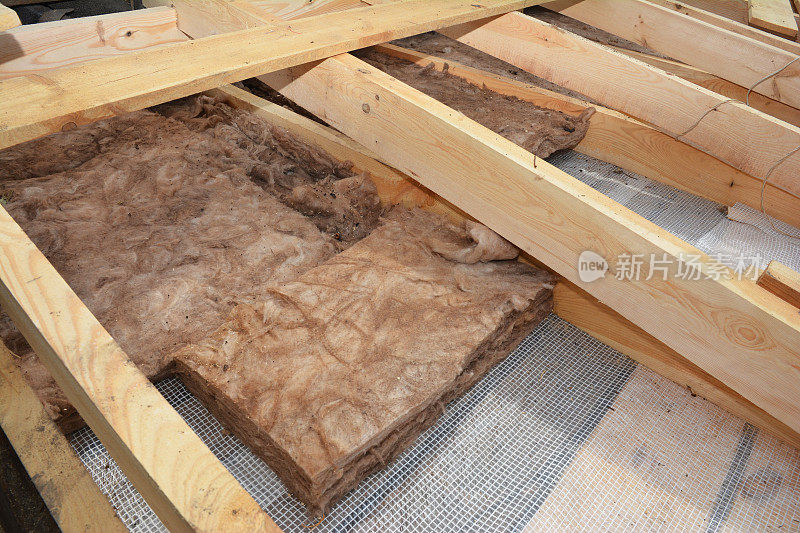 阁楼屋顶保温。详细介绍了矿棉保温层的保温、房屋屋顶的保温。与矿物岩棉房屋阁楼屋顶绝缘。