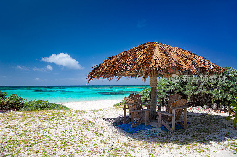 阿内加达海滩上的椅子