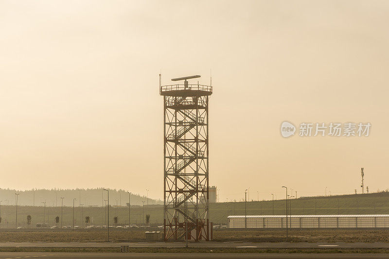 土耳其伊斯坦布尔新国际机场的交通管制塔台雷达