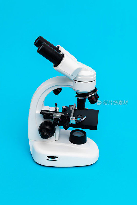 白色显微镜，蓝色背景