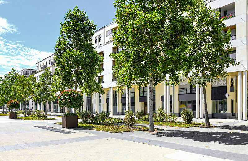 法国卡昂市中心的现代化发展