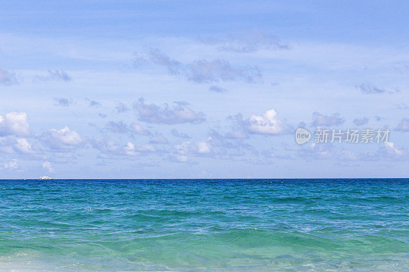 夏日海滩和大海