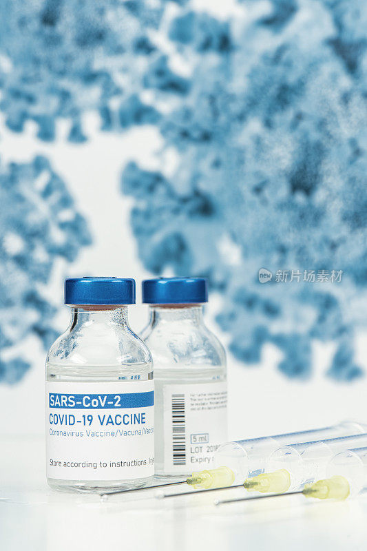 装有COVID-19冠状病毒疫苗的瓶子