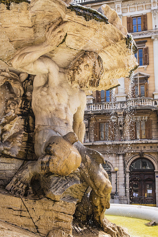 维托里奥·威尼托广场的里雅斯特，triton喷泉(意大利弗里利-威尼斯朱利亚)
