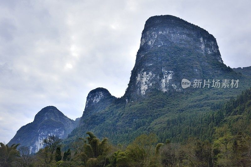 奇怪的山峰