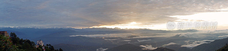 喜马拉雅山村全景