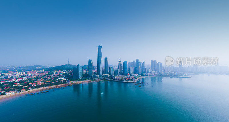 鸟瞰图青岛城市天际线，中国