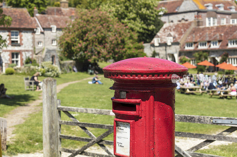 典型的英国红色邮箱