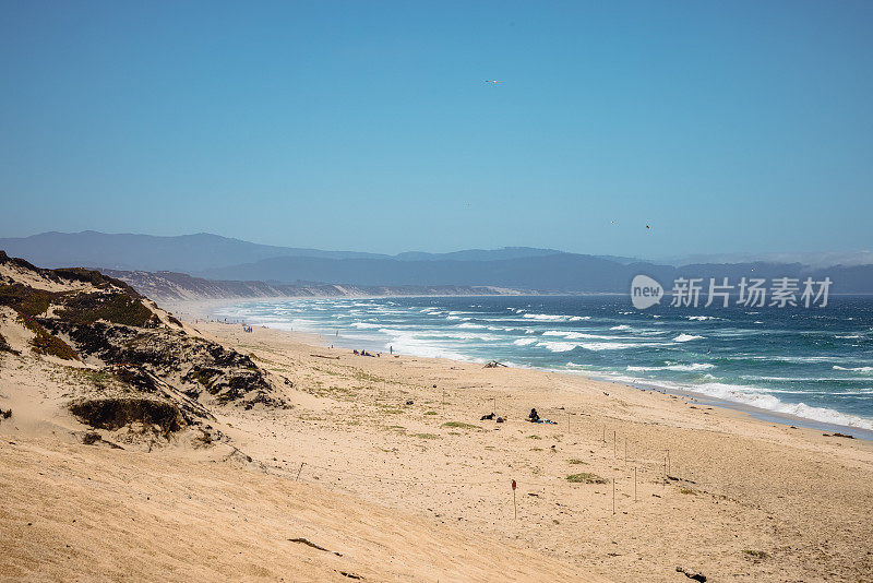 蒙特雷湾的海岸线