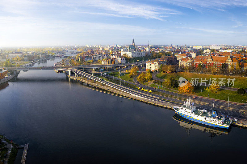 奥得河和波兰什切青市的鸟瞰图