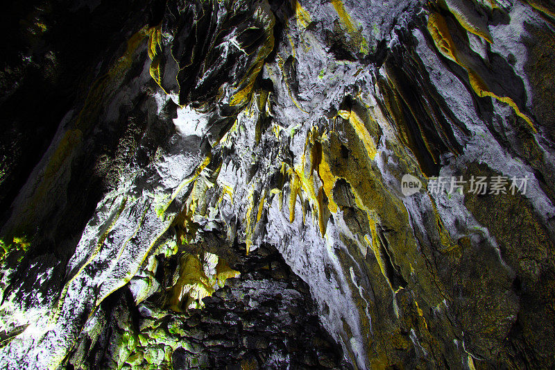 从土耳其Sinop的inaltı洞穴内部观看