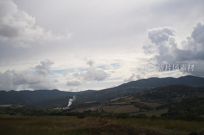 托斯卡纳沃尔泰拉附近的山丘