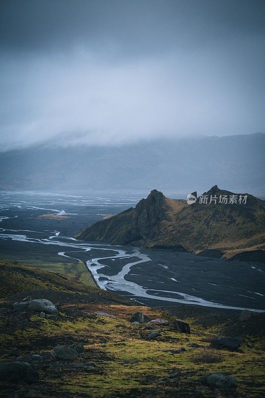 山地环境下河流排水的无人机视图