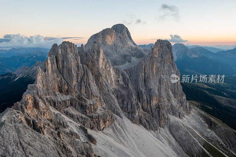 Vajolet塔的阿尔卑斯山环境，Dolomites，意大利