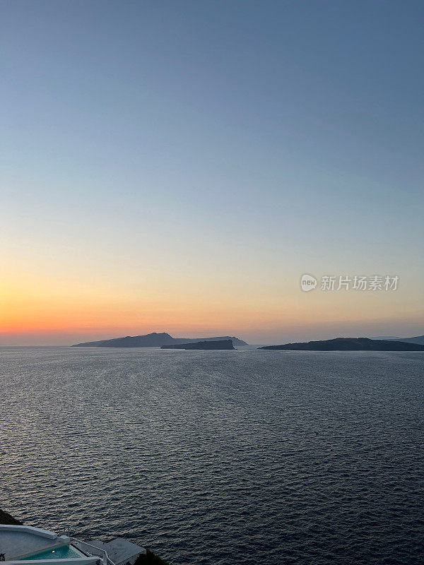 希腊圣托里尼岛海湾的景色