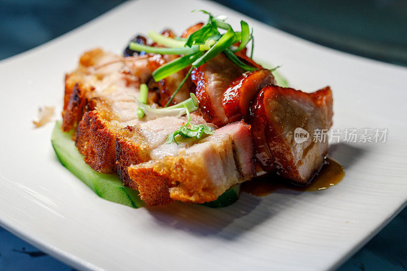 叉烧和香喷喷的烤猪肉，中国食物