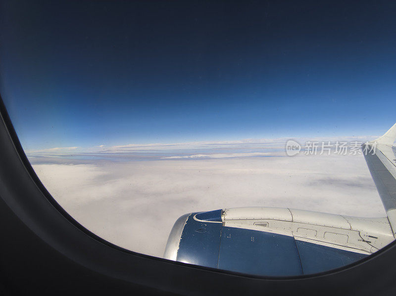 从飞机窗口看到的风景