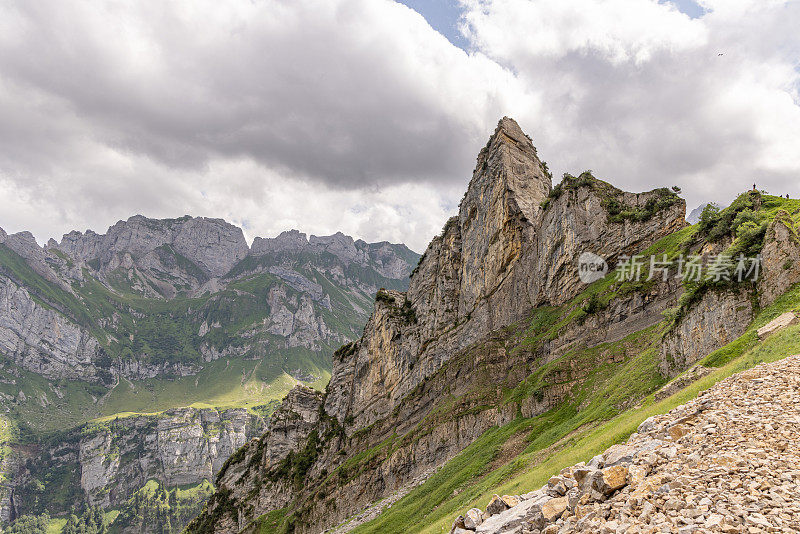 夏天的阿彭策尔阿尔卑斯山，瑞士