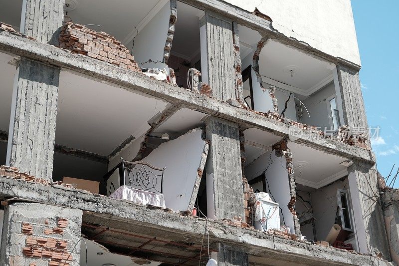 地震后倒塌建筑物的残骸