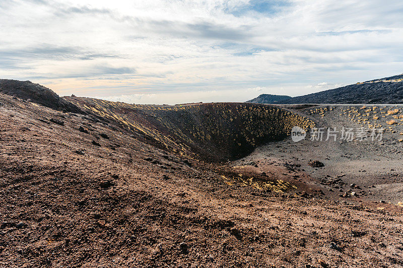 意大利卡塔尼亚西西里岛埃特纳火山上的西尔维斯特里火山口