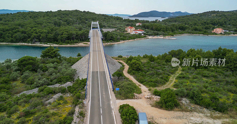 克罗地亚ugjan岛的Zdrelac桥鸟瞰图