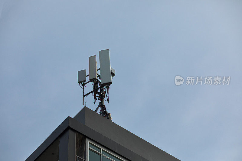 屋顶上用于互联网和通信的无线天线