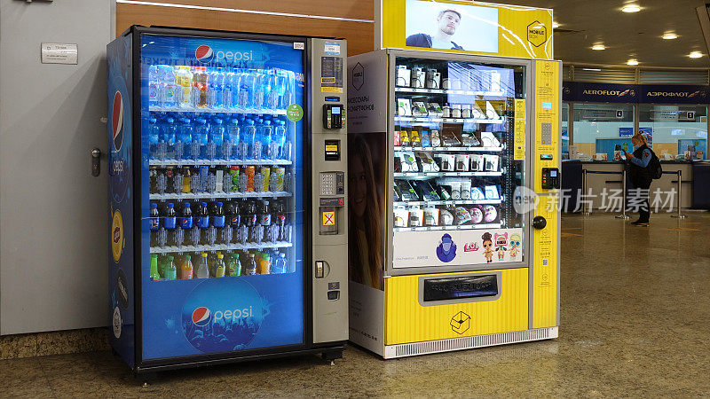 机场设有饮料及移动配件自动售货机。俄罗斯莫斯科