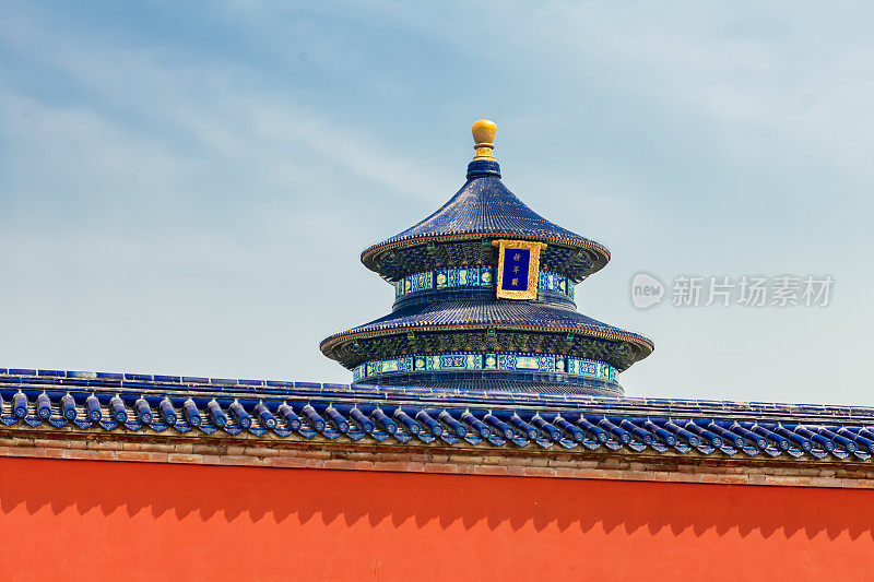 北京天坛的主体建筑为天坛内的红墙