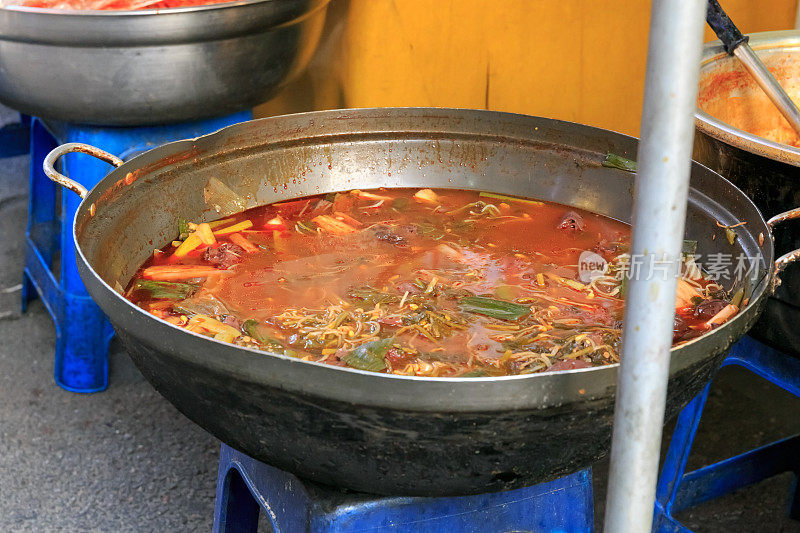 韩国首尔的亚洲美食泡菜街市场