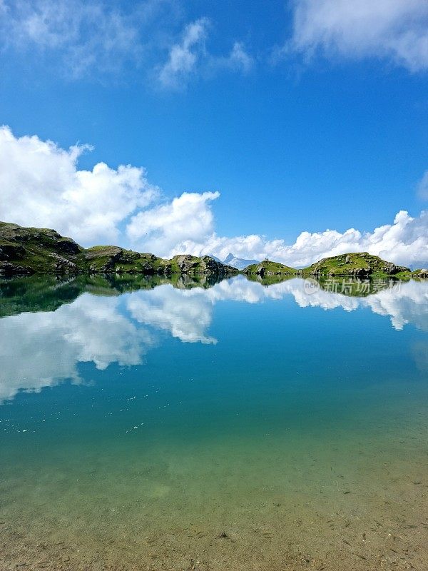 田园诗般的山湖