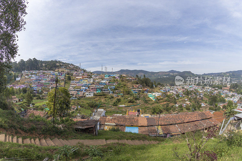 村庄在Nilgiri森林的山上。印度泰米尔纳德邦的风景
