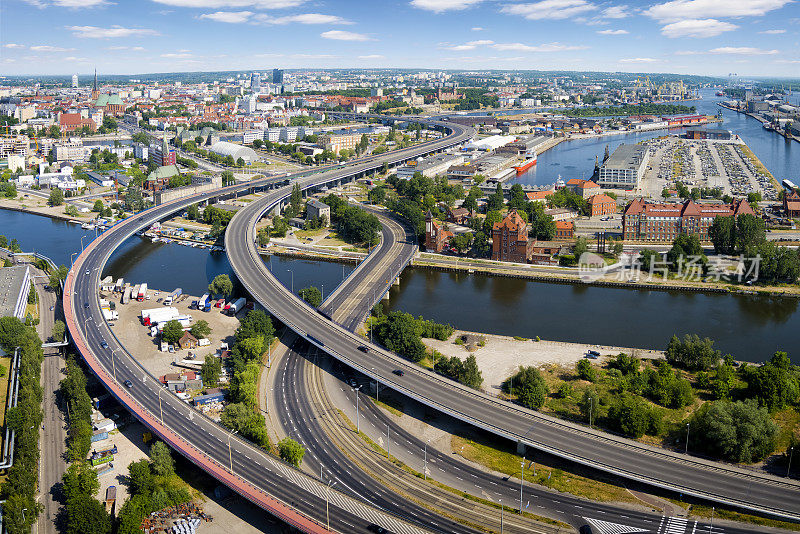 城市高速公路和什切青市中心鸟瞰图，波兰