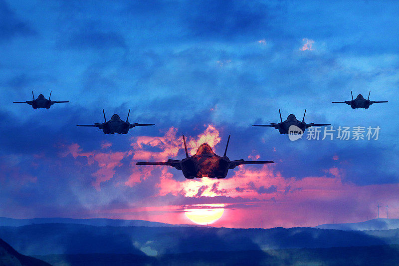 F-35战斗机飞越云层