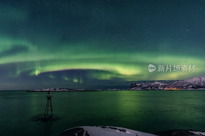 北极光在挪威北部的夜空