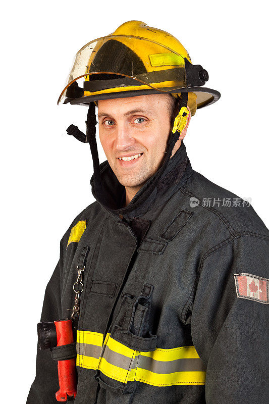 一个消防队员在白色背景上的工作室肖像