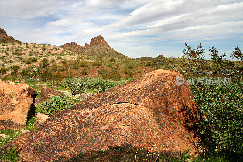 亚利桑那沙漠山脉岩石艺术