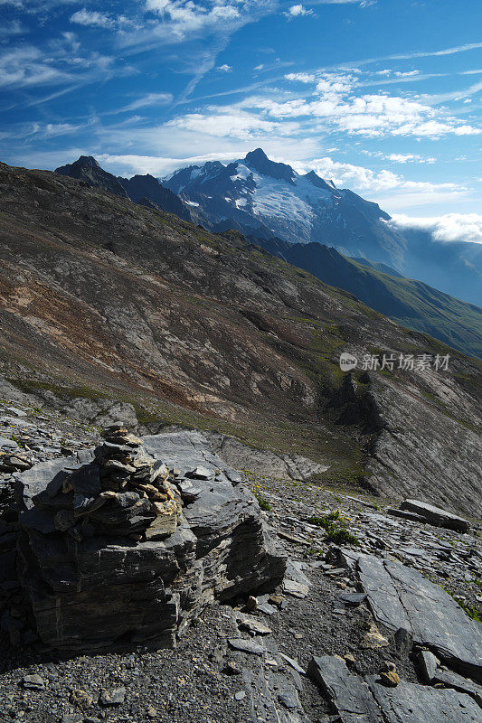 法国阿尔卑斯山的山脉景观