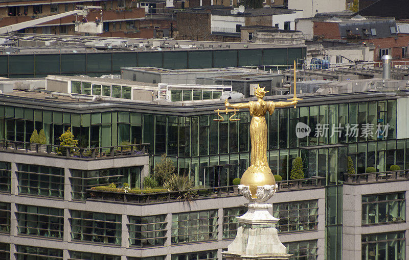 伦敦老贝利的正义雕像