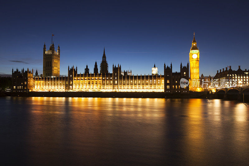 夜景展示议会、威斯敏斯特和大本钟