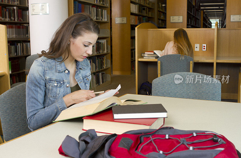 高校女大学生在图书馆的横向研究
