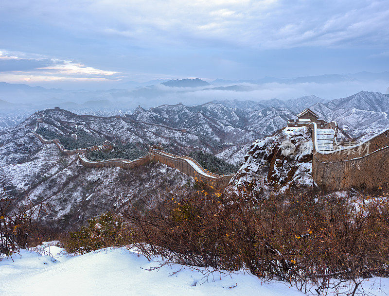 中国的地标长城和北京在雪中