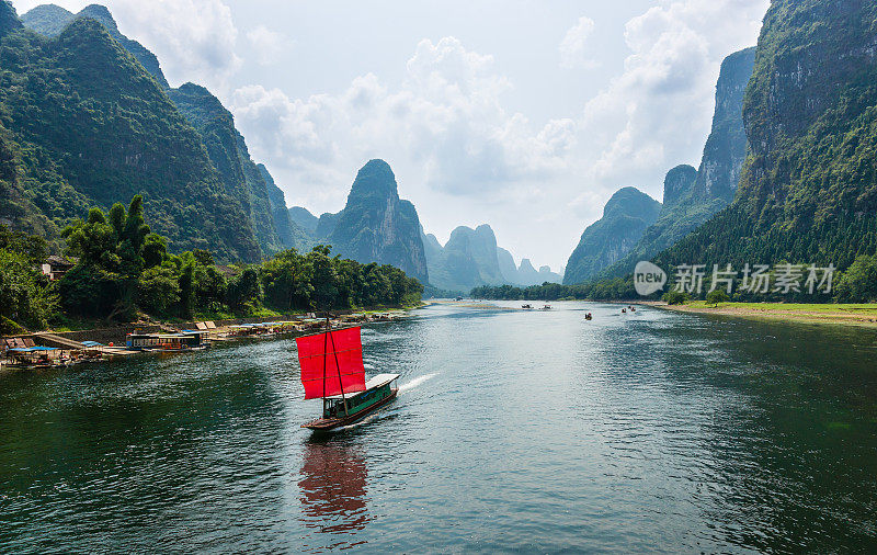 广西漓江喀斯特峰